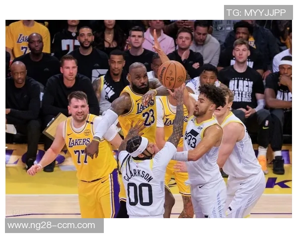 美记分析詹姆斯与东契奇重叠功能浓眉小里搭档更为合适 美记分析詹姆斯与东契奇重叠功能浓眉小里搭档更为合适