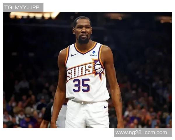 杜兰特透露侄子崇拜布克或因曾与他并肩作战